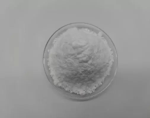 Отбеливающий эффект белого кристаллического порошка арбутина.
