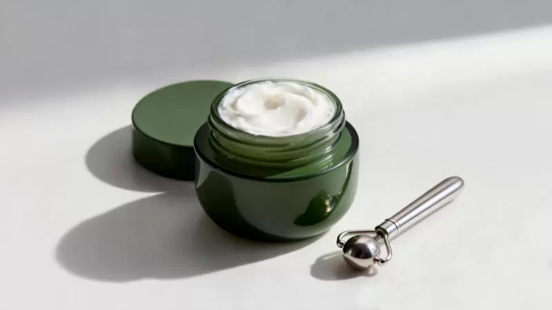 Улучшение текстуры кожи &middot; Крем Viablife Ceramide улучшает тон кожи лица и придает ей сияние